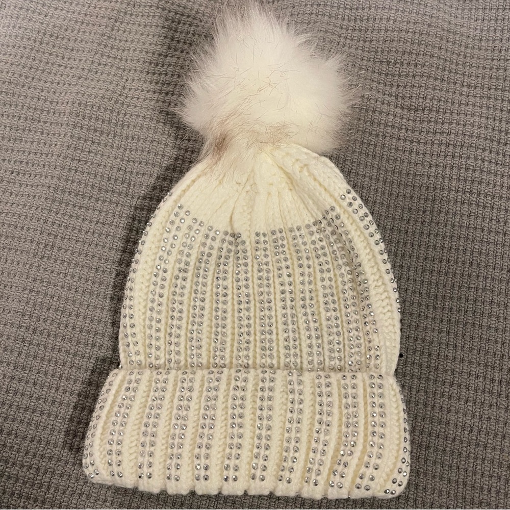 NWOT French Connection Pom Beanie